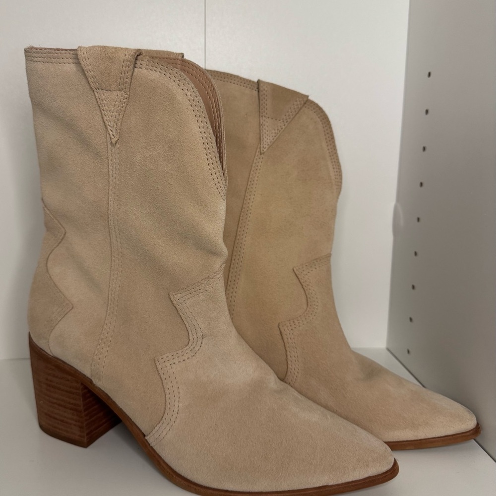 Kaanas Tan Suede Boots